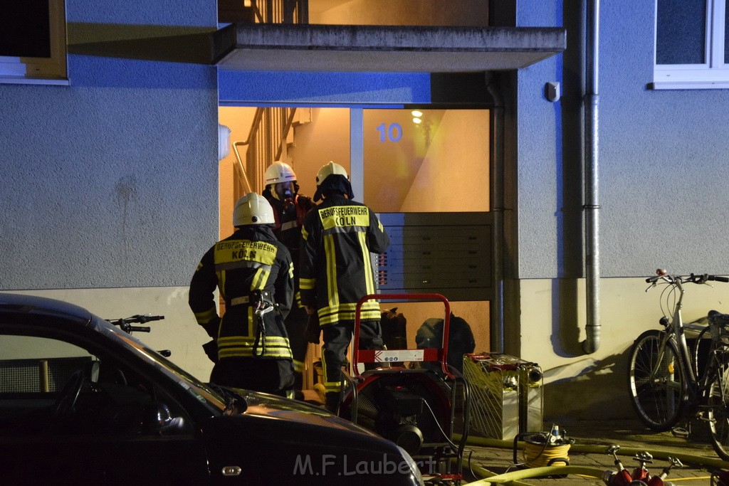 Feuer 2 Y Kellerbrand Koeln Ostheim Ruppinerstr P133.JPG - Miklos Laubert